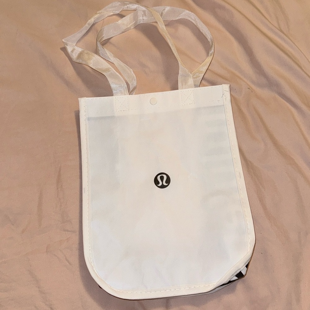 Lululemon shopping bag